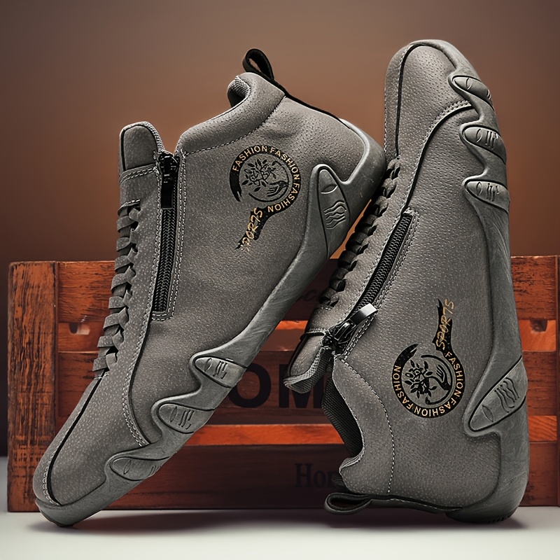 A Pair Of Men'S Cross Training Shoes With Side Zipper Design, Lightweight And Comfortable, Suitable For Outdoor Sports, Travel, And Driving Activities