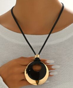 Vintage Style Simple Pendant Necklace for Women - Iron Geometric Hollow Disc Design with Adjustable Cord, No Mosaic, Versatile for Daily Wear