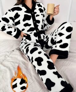 Black Five Exclusive Special Ladies V-neck Button Cardigan Long-sleeved Trousers Cows with Cute New Flannel Home Clothes Can Wear Ladies Pajamas Suit.