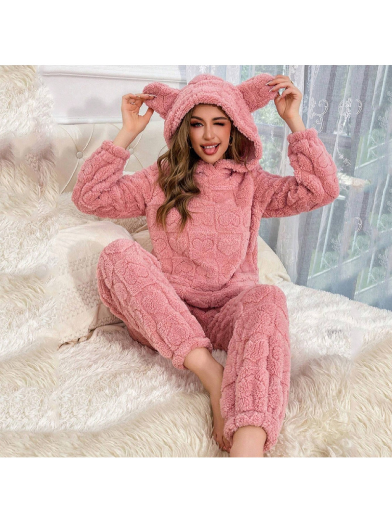2025 Shot: Soft and Comfortable Winter Warm Fleece Pink Square Heart Jacquard Set | Plush Home Wear Hoodie, Crew Neck, Perfect for Fall/Winter.